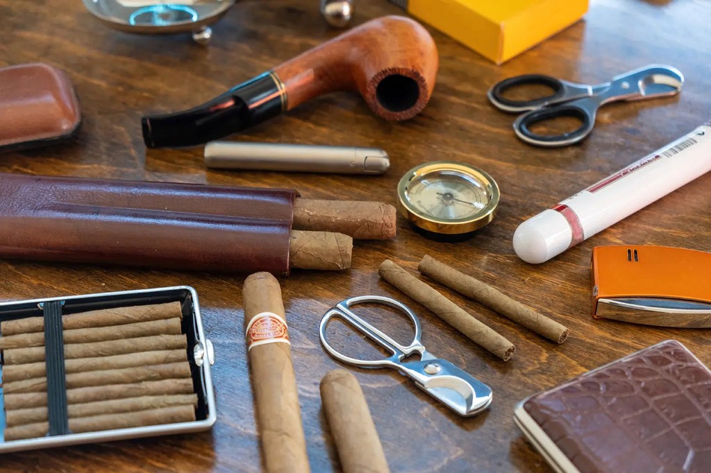Accessories that complement tobacco sales image